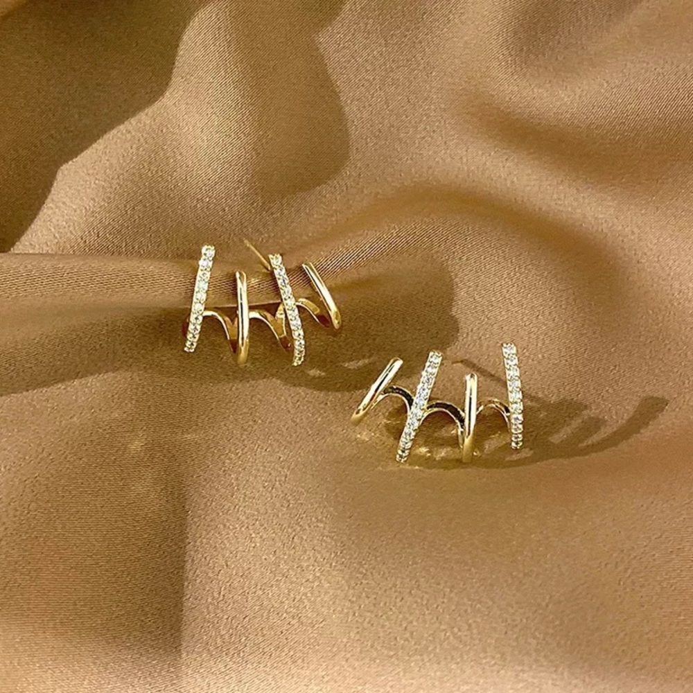 Claw earring，Charms Wrap huggie earrings, Dainty bridesmaid earrings for her - Picture 8 of 9
